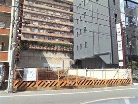 Atrium developing apartment building in Shinjuku