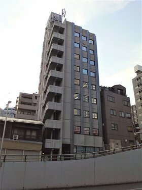 Office building in Yokohama's Sakuragicho traded
