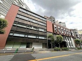 MetLife sells two Akasaka office buildings