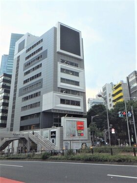 Buildings with 320,000 m2 GFA in Shibuya Ni-Chome West District