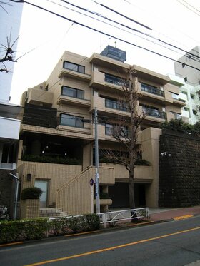 Apartment building in Meguro sold