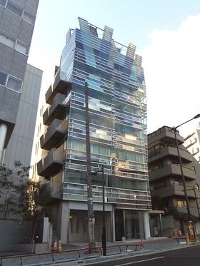 Shibuya-ku office building converted into rental storage