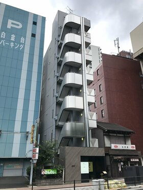 Interior designer acquires Minato-ku building for resale after renovation