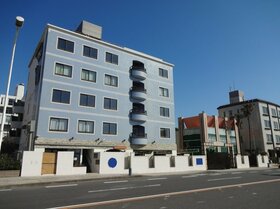 Aqua Resort flips hotel near Enoshima Island