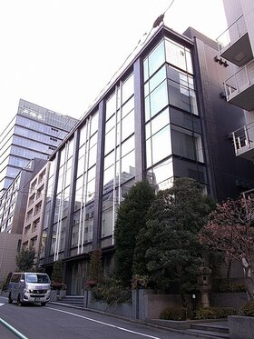 Carl Zeiss leasing Kojimachi building in its entirety