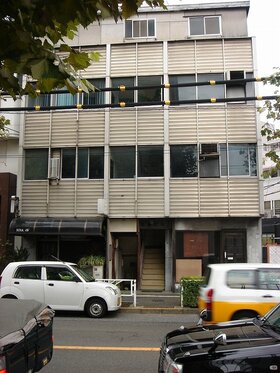 Bankrupt S-Grant sells Aoyama Building