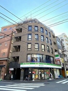 Mixed-use building in Otsuka, Toshima-ku transacted