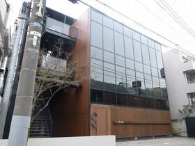 Lender wins bid for Nishi-Azabu retail building