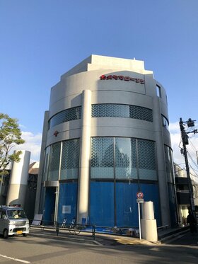Aoyama retail building changes hands