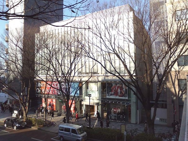 saint-laurent-owner-obtains-benetton-omotesando-nikkei-real-estate