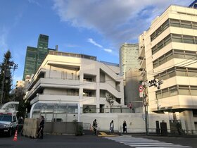 Retail and office building development near Roppongi-Itchome Station