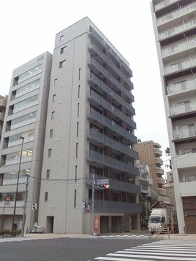 Car wax maker sells Azabu apartment