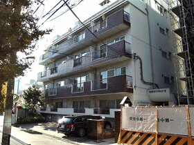 Aoyama apartment building changes hands