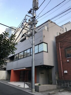 Small Nishi-Azabu office building changes hands