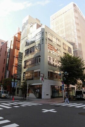 Ginza retail building changes hands