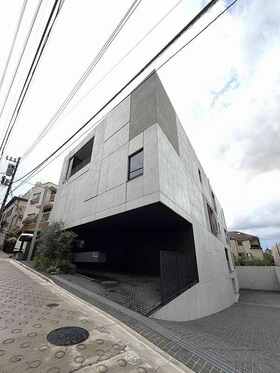 Living Corporation sells Shibuya-ku rental apartment building