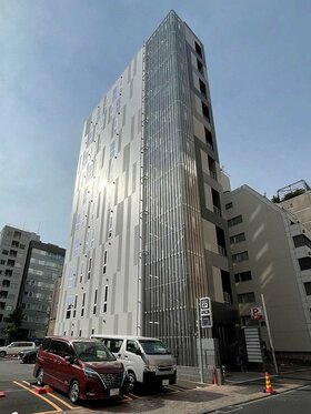 Shimbashi building changes hands