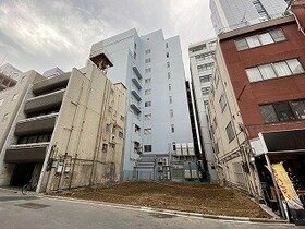 Atrium developing apartment building in Ueno