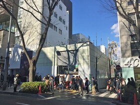 Mitsubishi reconstructing credit union branch on Omotesando Avenue