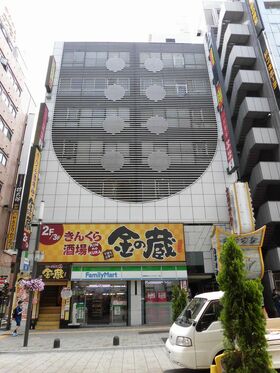 Kabukicho, Shinjuku-ku retail building traded for Y3bn