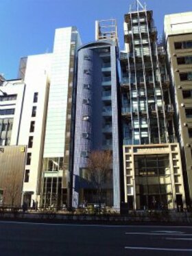 Aoyama office building changes hands